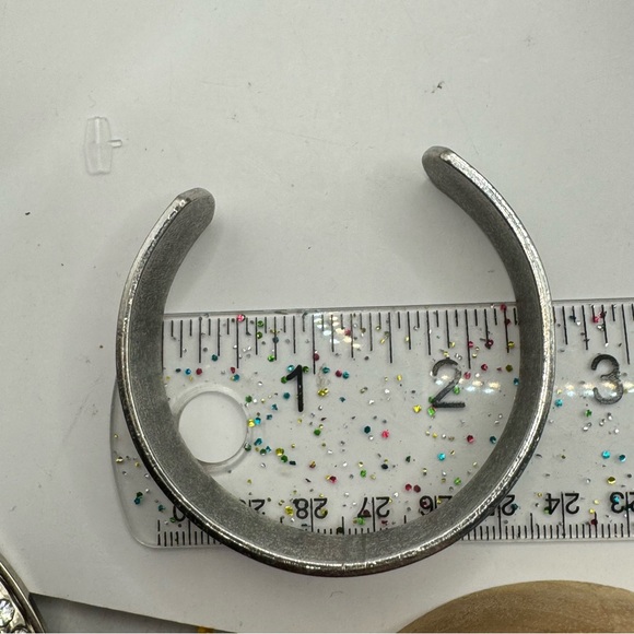 Silver cuff bracelet with rope texture and sparkling clear rhinestones - Picture 4 of 8